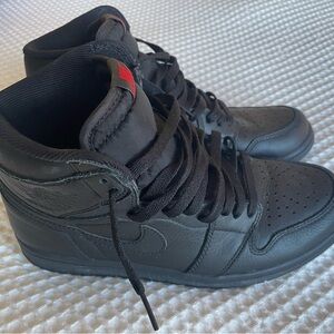Nike Air Jordan 1 Retro High OG Triple Black